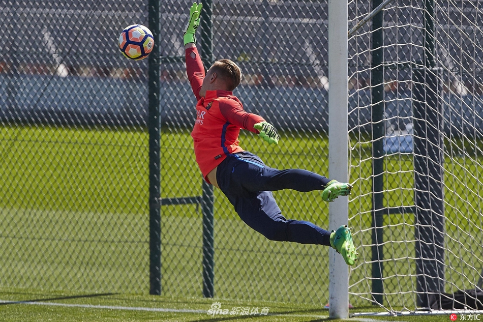 特尔施特根飞身扑救