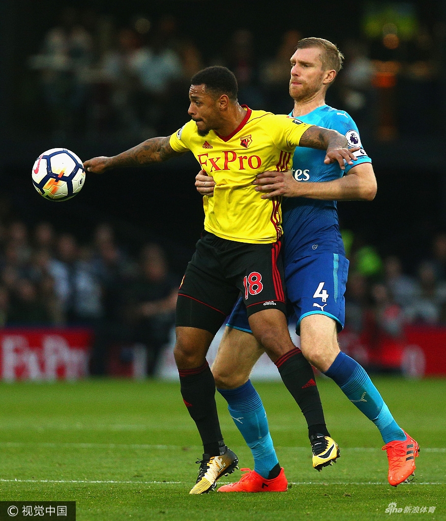 双方激烈身体对抗