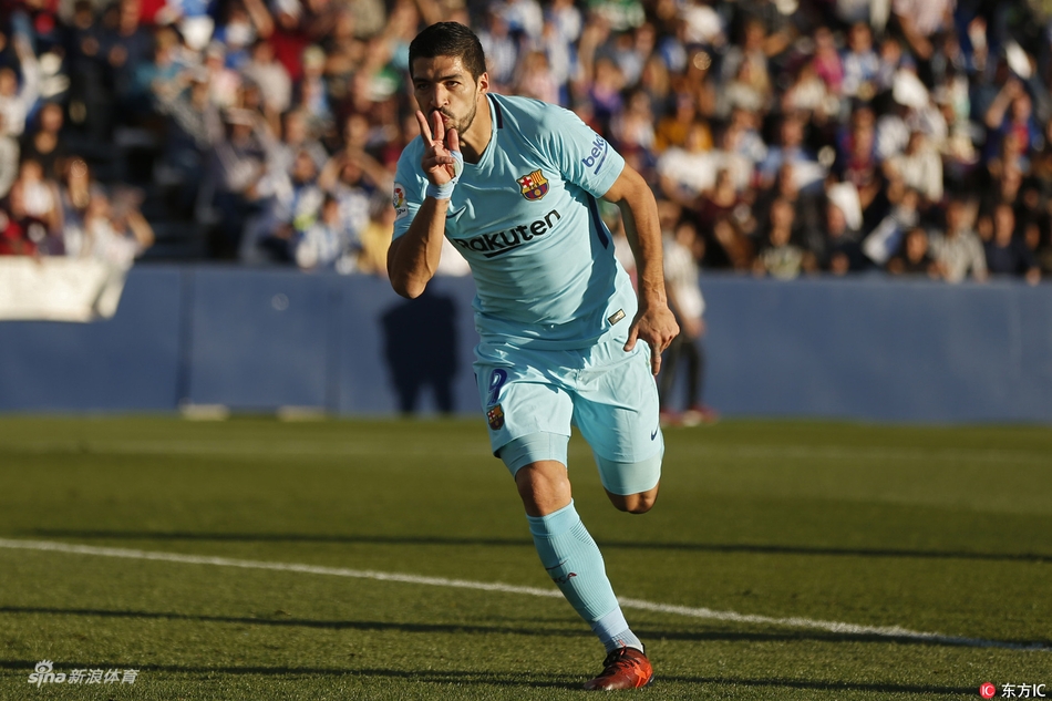 苏亚雷斯庆祝进球