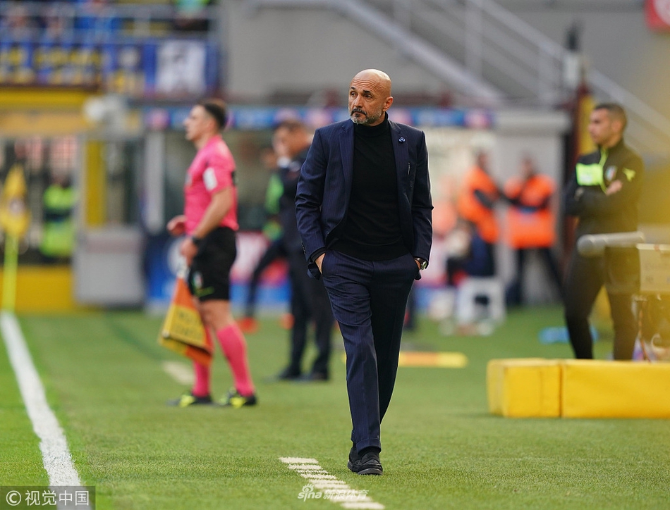 斯帕莱蒂场边指挥