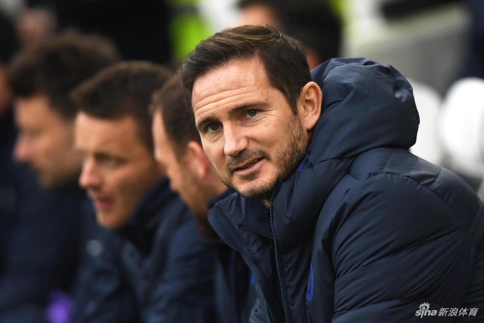 兰帕德场边指挥