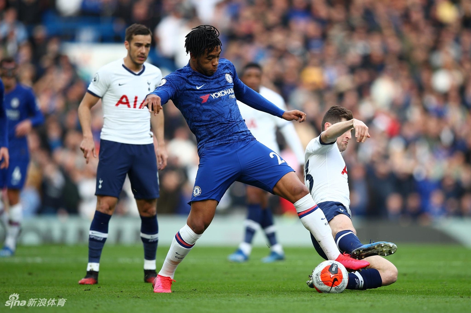 里斯-詹姆斯中场抢断