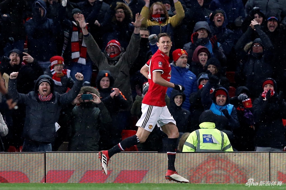 曼联球迷为马蒂奇疯狂打call