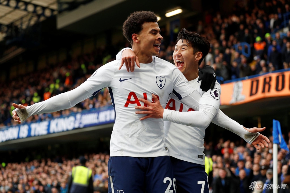 阿里禁区混战再进一球