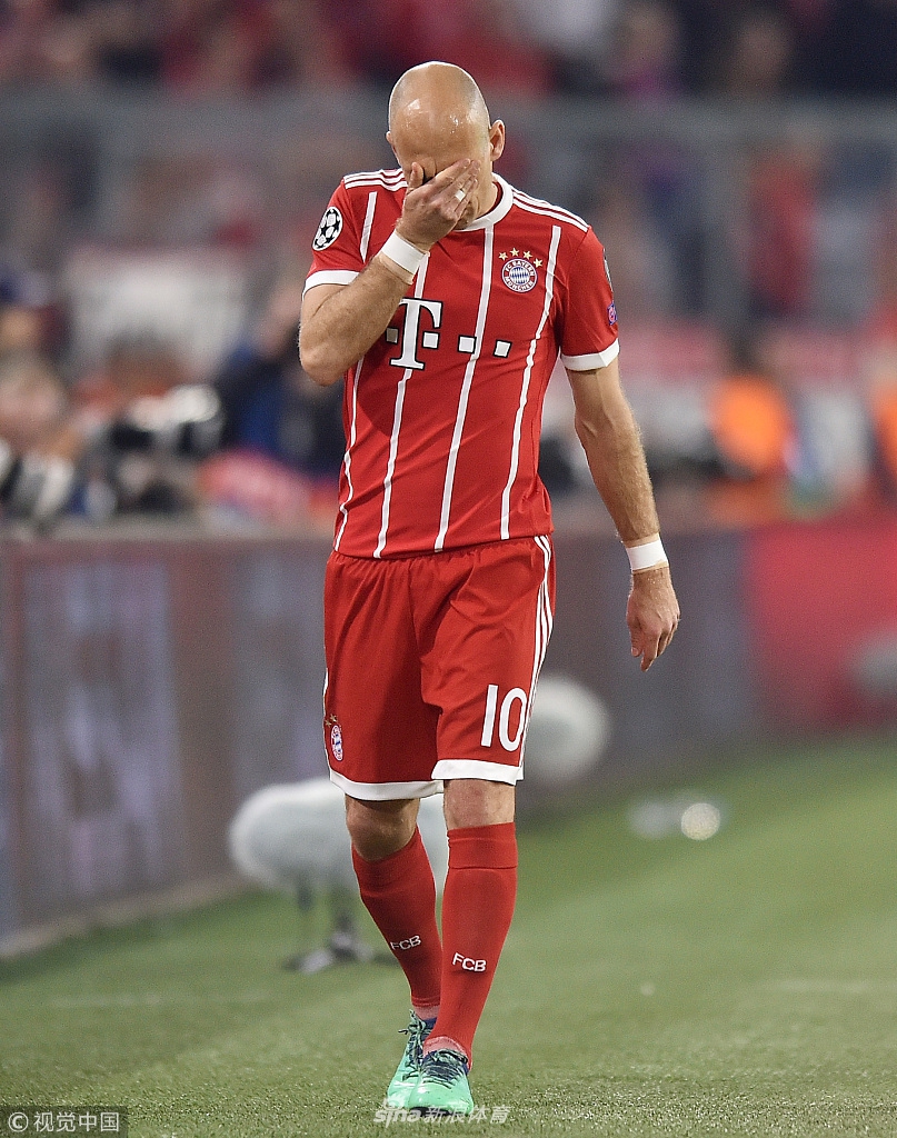 罗本受伤无奈离场