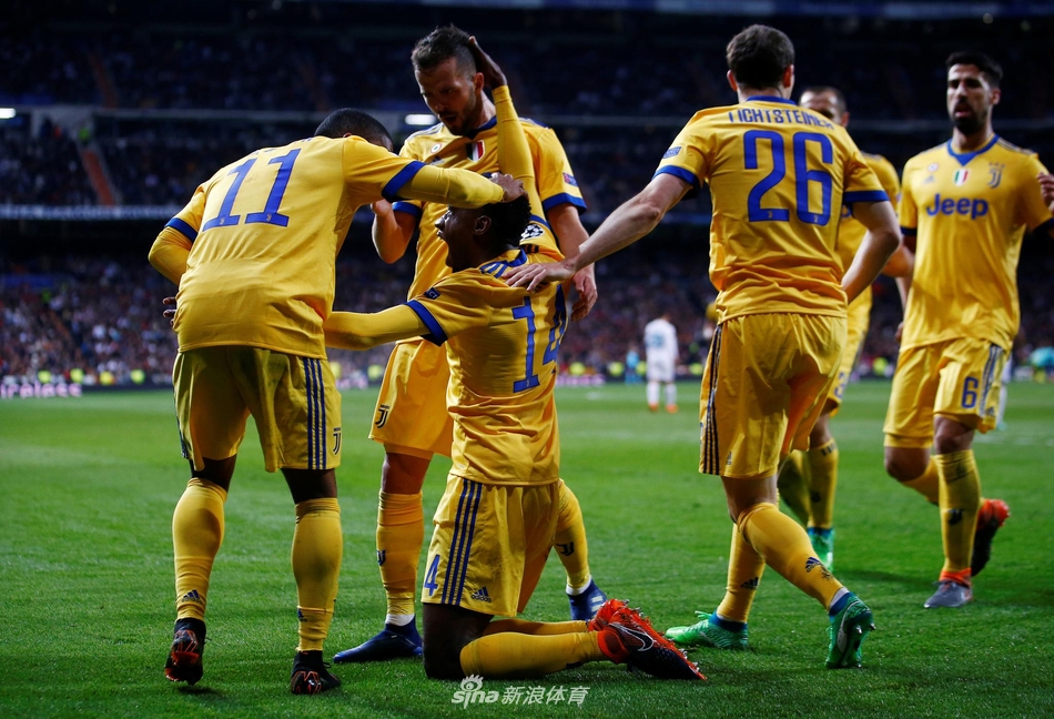 尤文庆祝进球