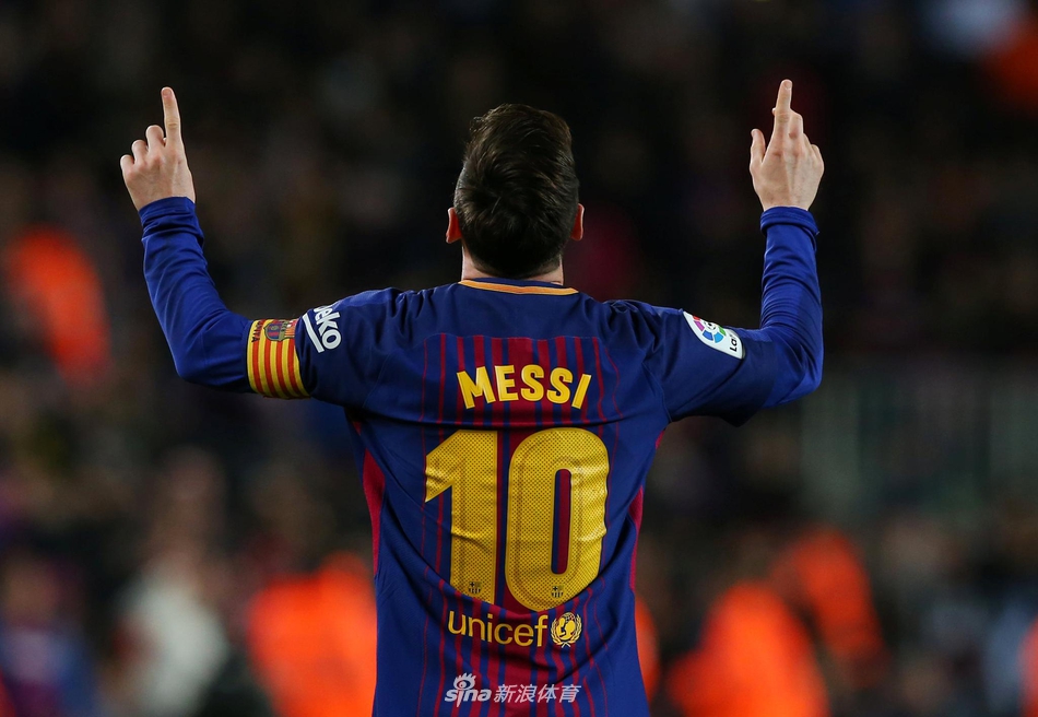 梅西任意球建功