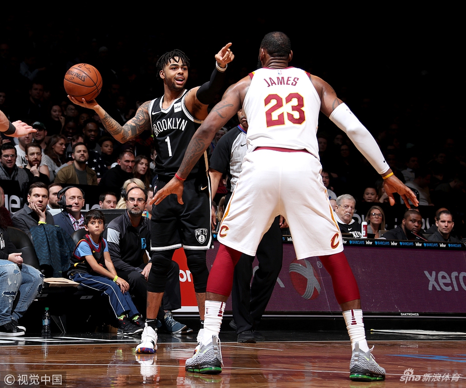 詹姆斯防守拉塞尔