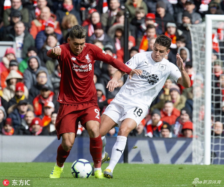 菲尔米诺带球突破