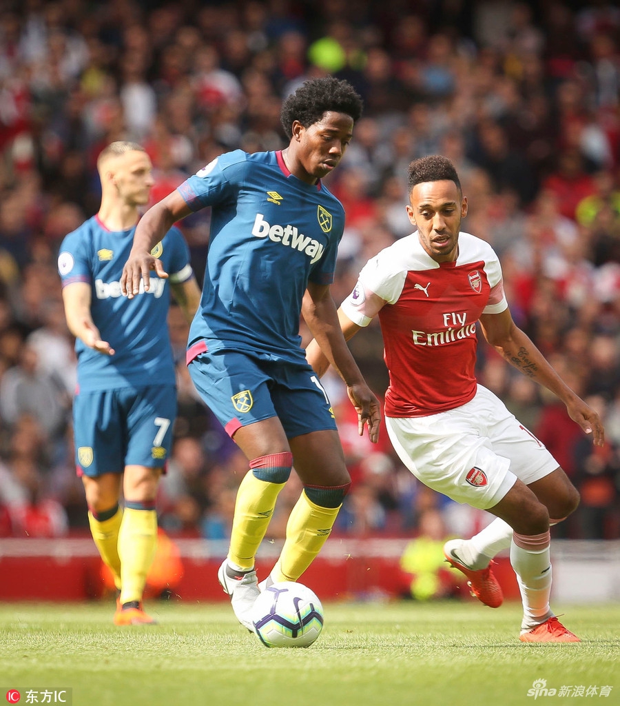 卡洛斯-桑切斯背身护球