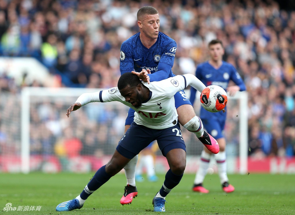 巴克利凶狠逼抢