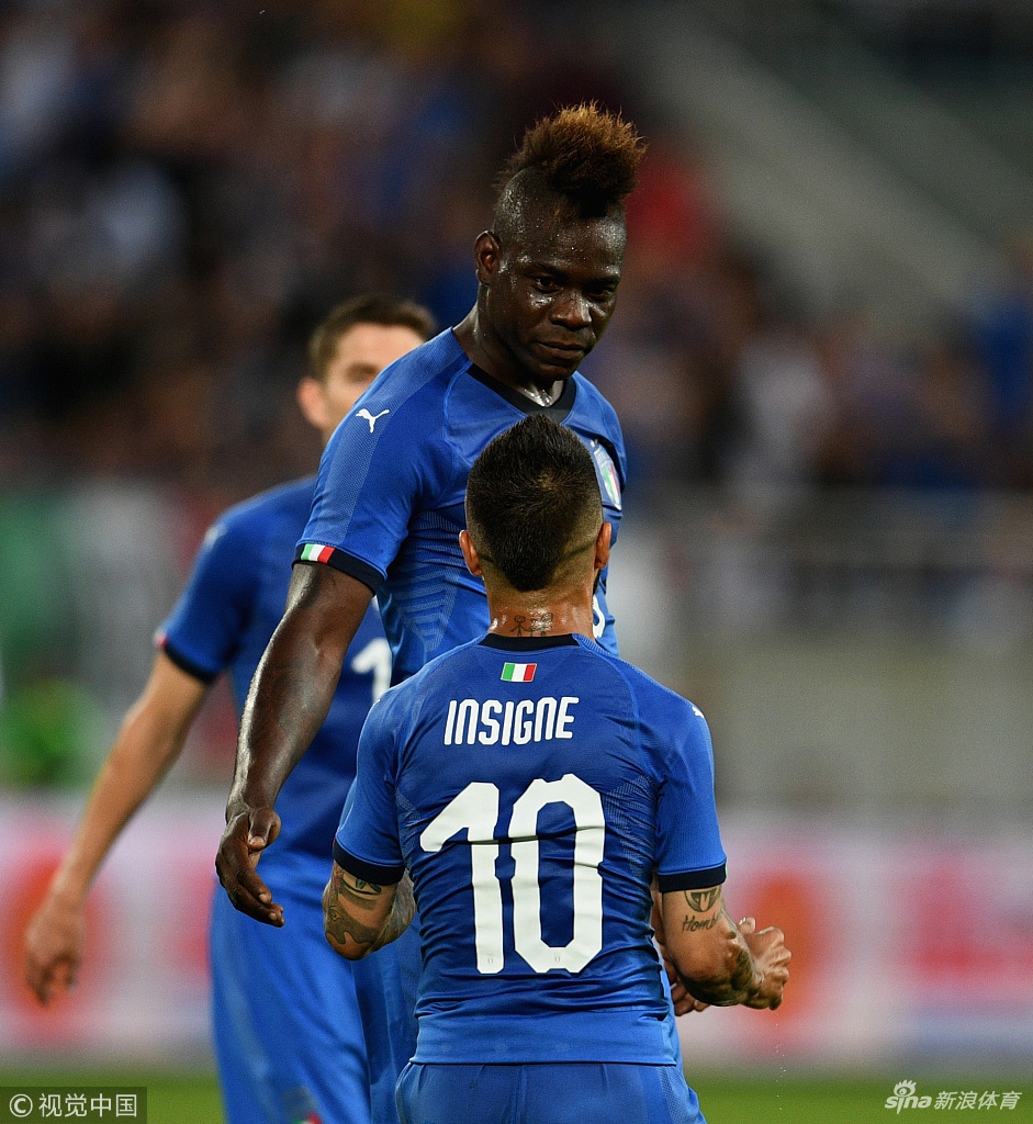 巴洛特利破门庆祝