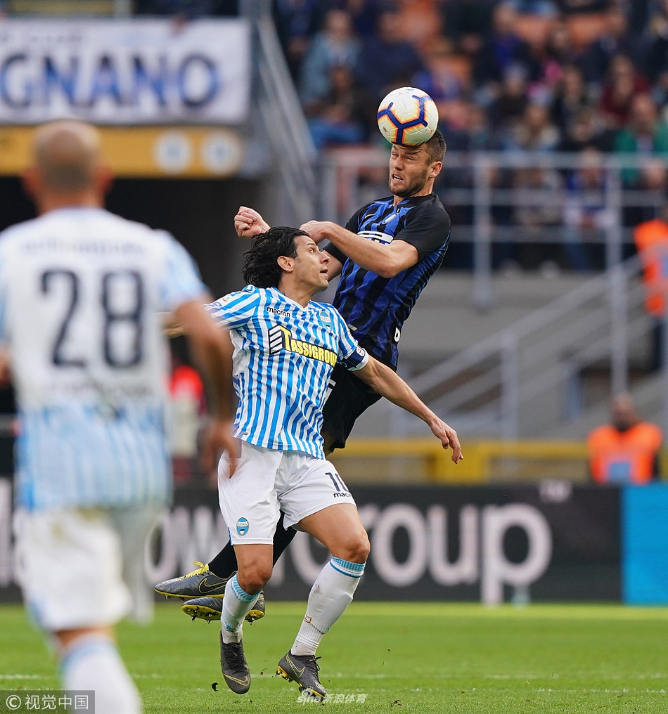 德弗莱争顶头球