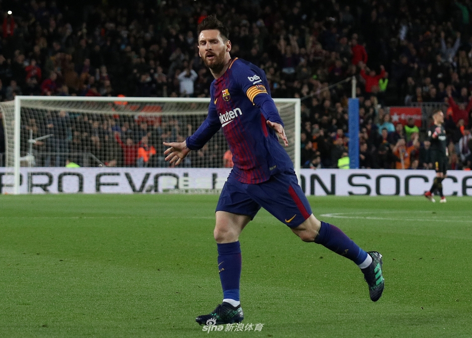 梅西为巴萨首开记录