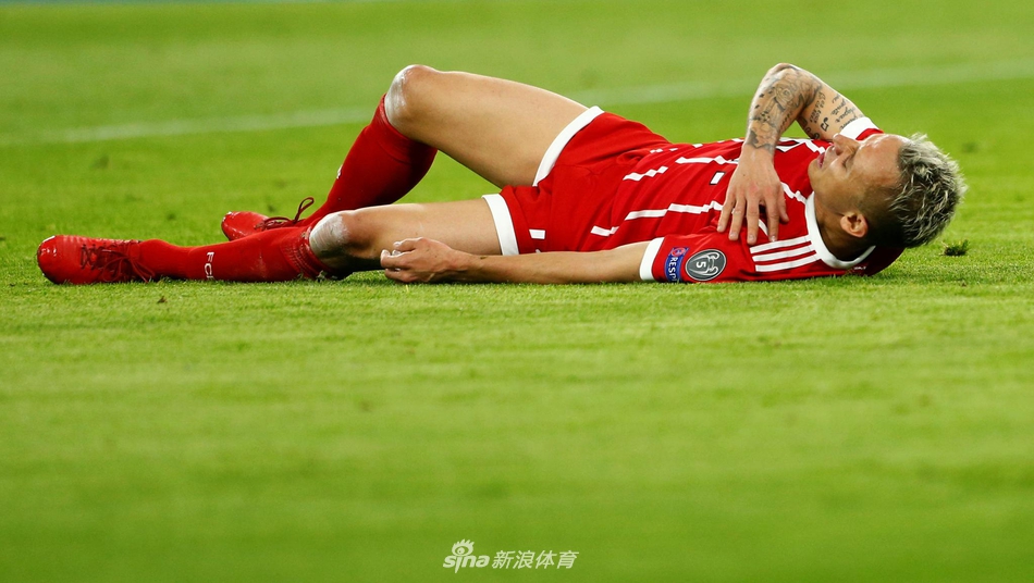 拉菲尼亚左肩受伤