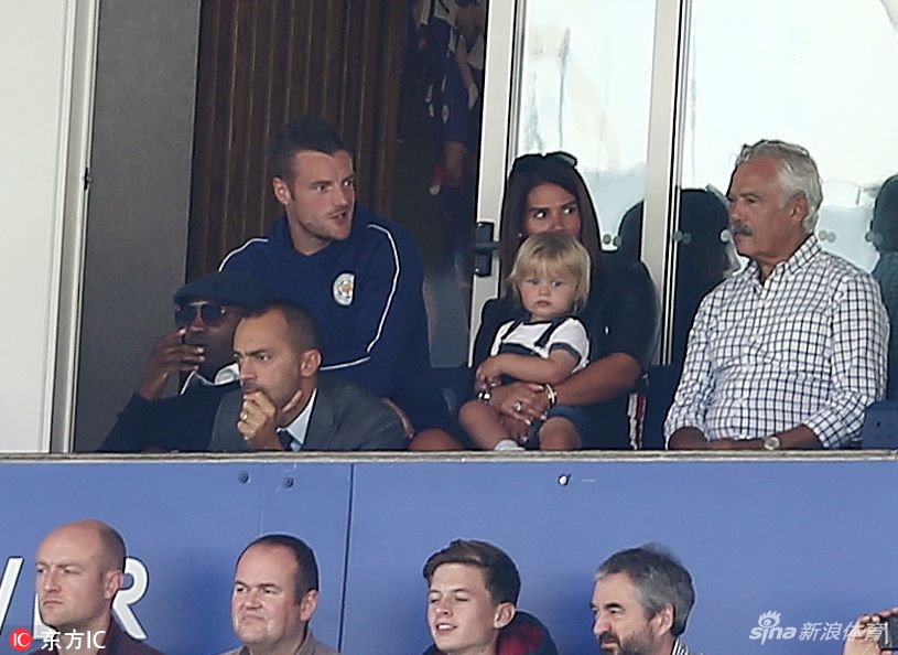 瓦尔迪看台观战