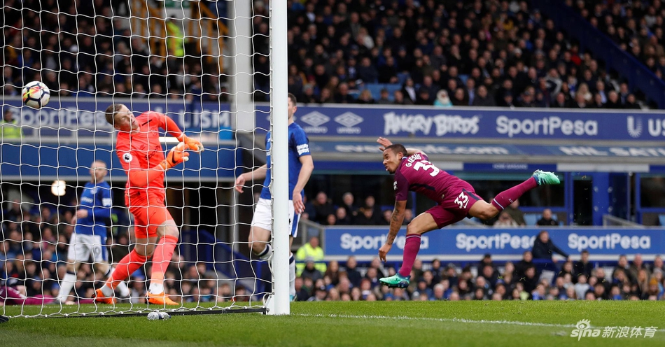 热苏斯破门为曼城扩大比分