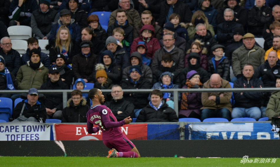 斯特林滑跪庆祝