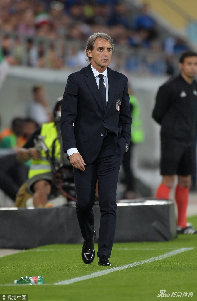 曼奇尼场边指挥