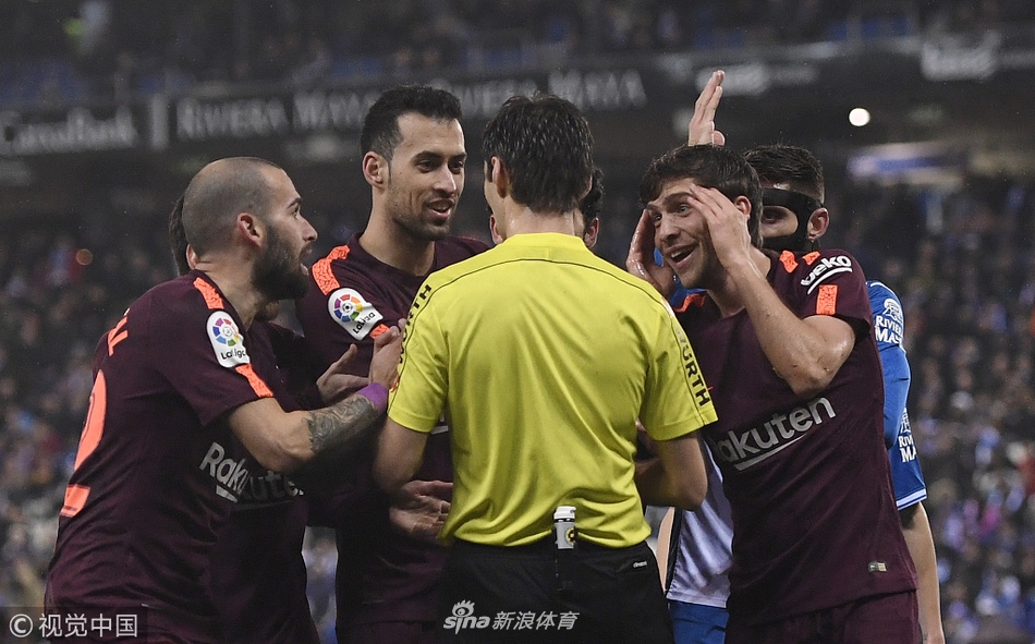 巴萨众将不解判罚