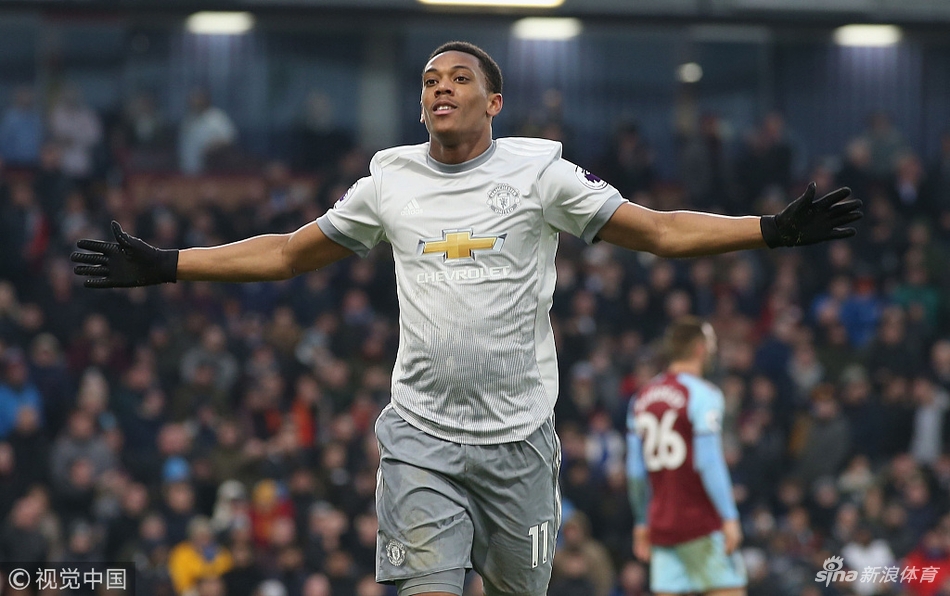 马夏尔破门庆祝