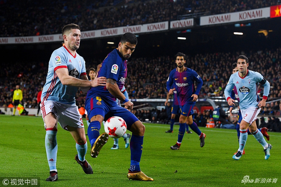 苏亚雷斯背身护球1