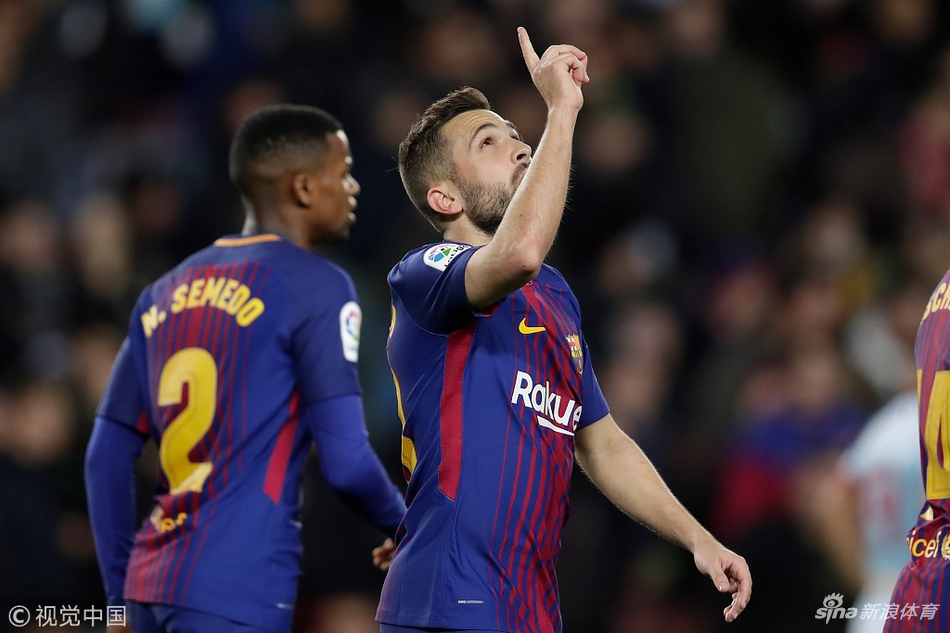 阿尔巴指天庆祝