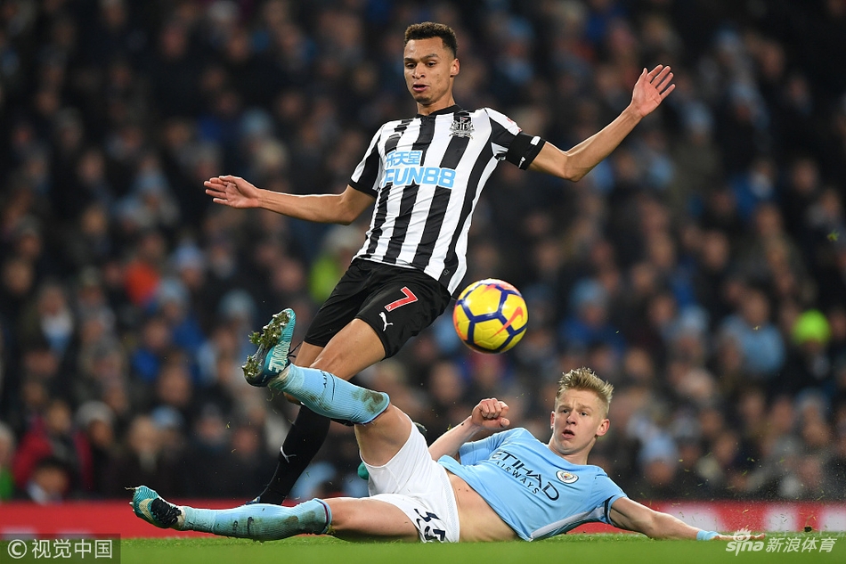 津琴科飞身铲球