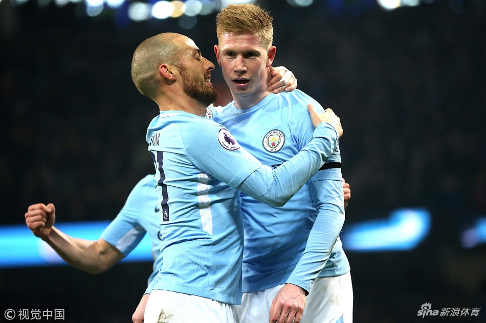 席尔瓦拥抱德布劳内