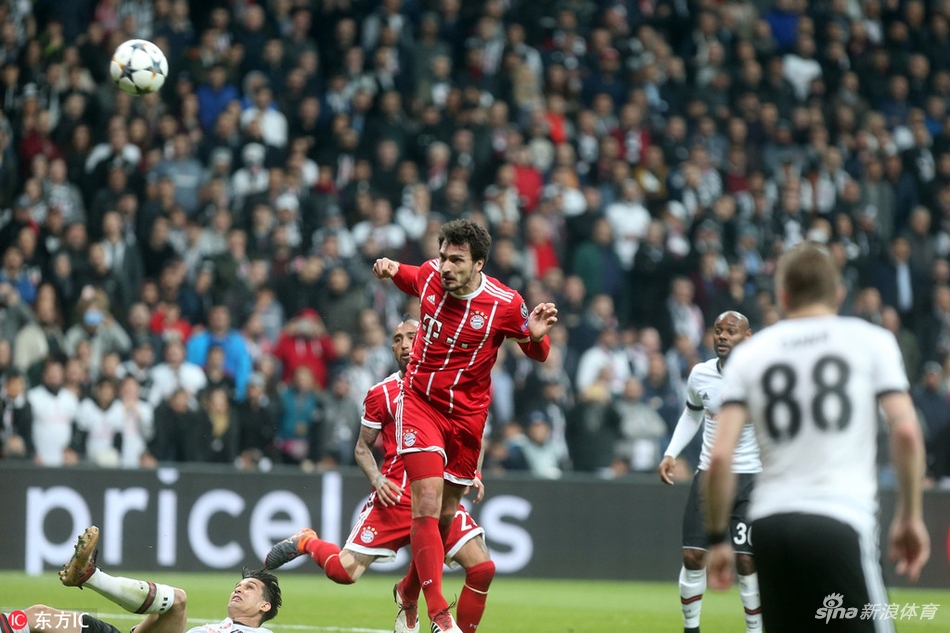 胡梅尔斯头球攻门