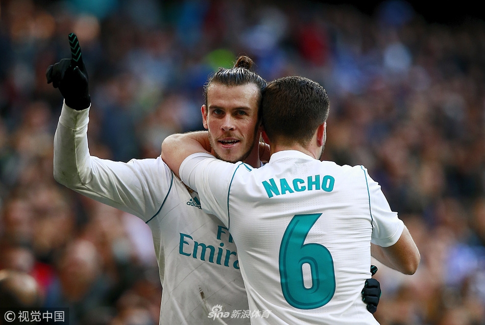 贝尔拥抱纳乔庆祝