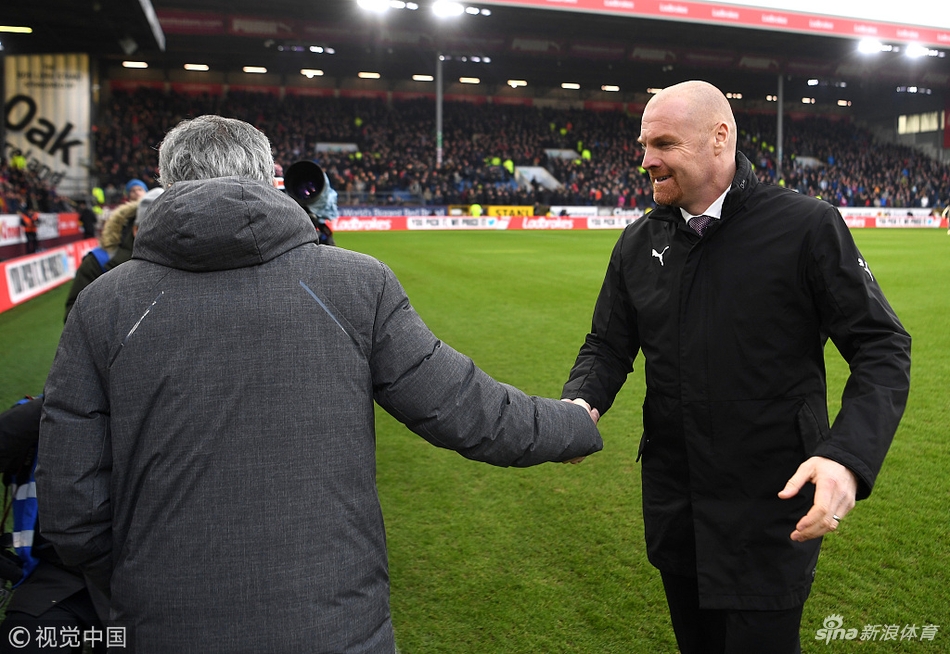 穆帅与希恩-德彻致意