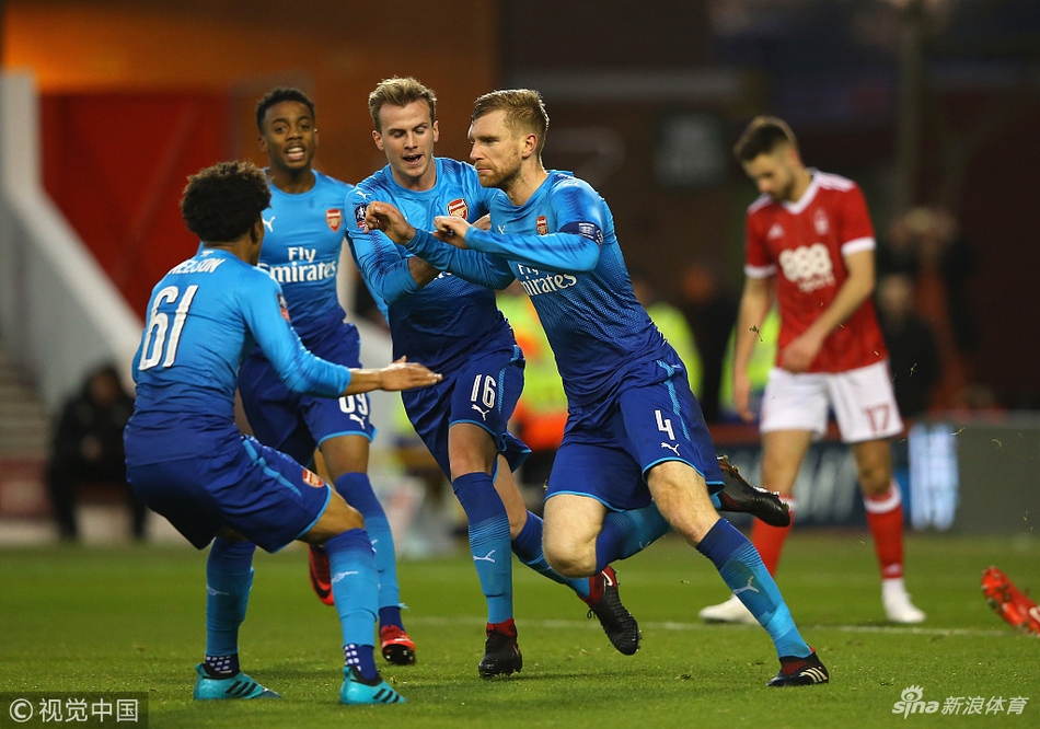 默特萨克扳回一球