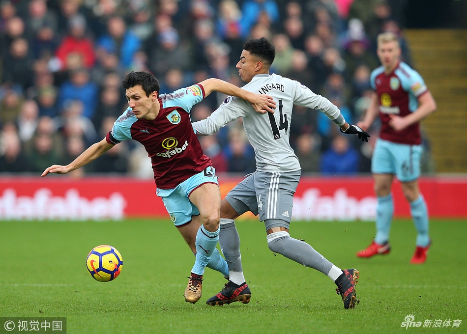 林加德积极拼抢