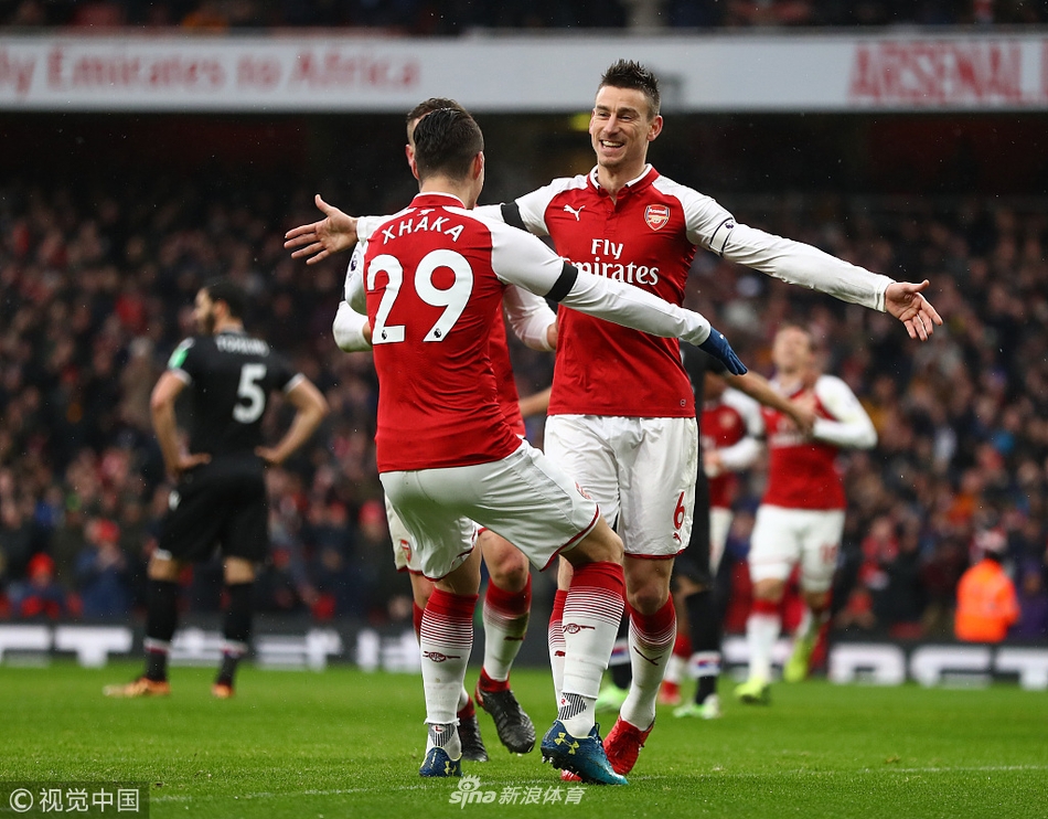 科斯切尔尼拥抱庆祝