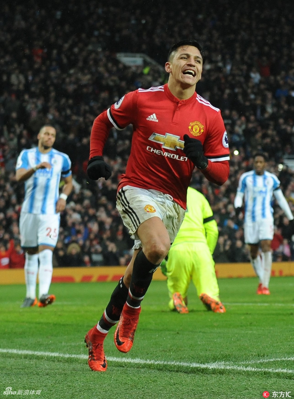 桑切斯庆祝进球