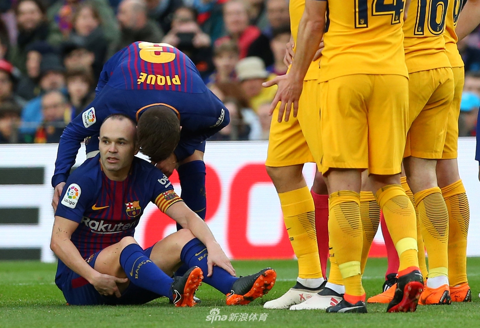 小白为巴萨赢得任意球