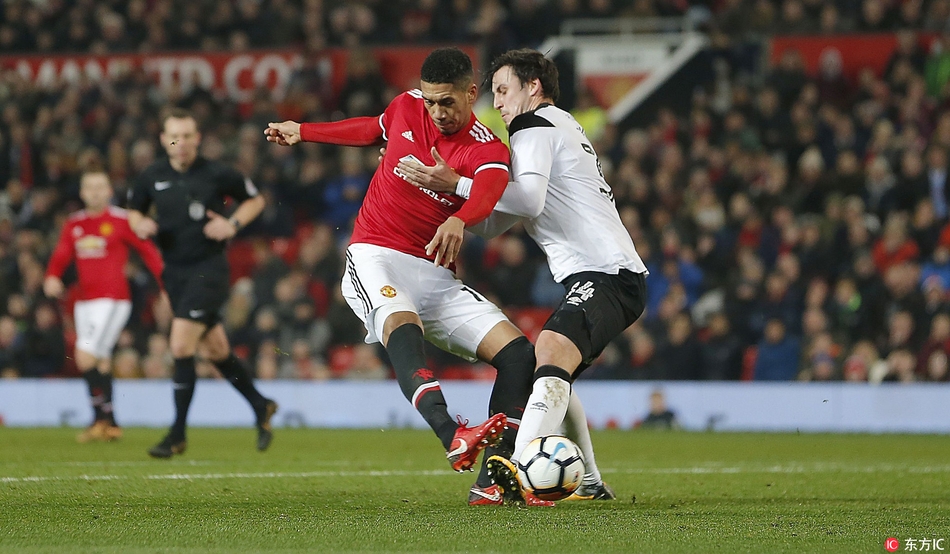 斯莫林防守解围