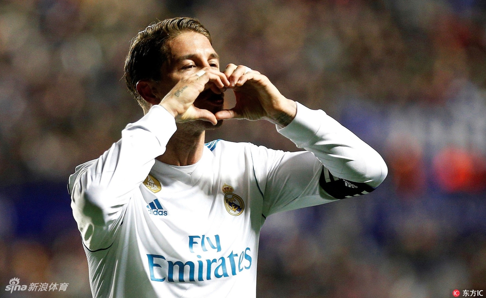 拉莫斯爱心庆祝