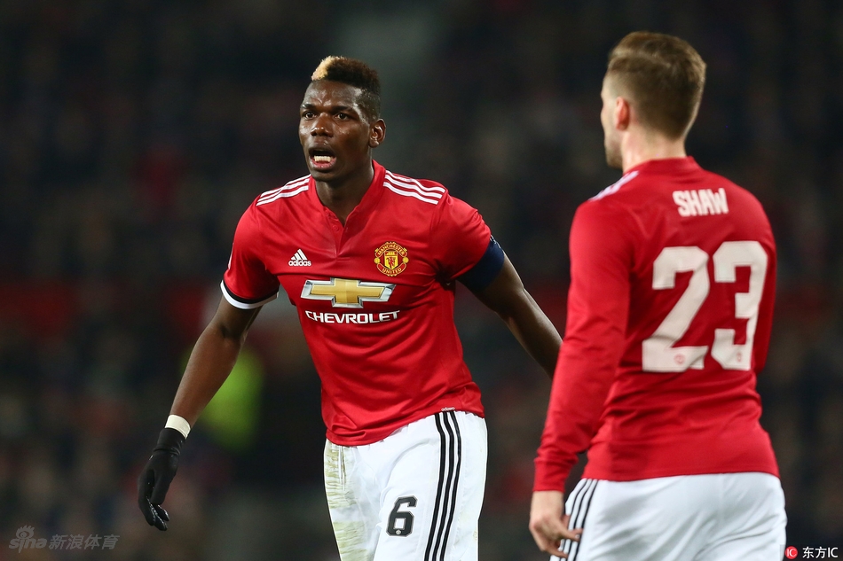 博格巴招呼队友