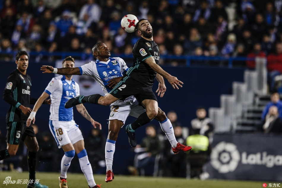 卡瓦哈尔头球解围