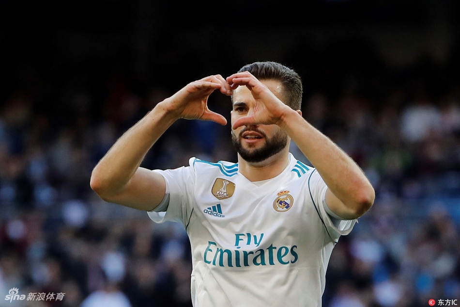 纳乔比心庆祝破门