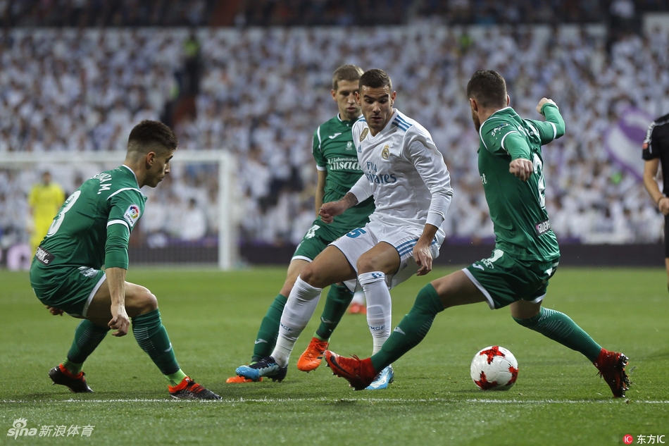 卡塞米罗陷入重围