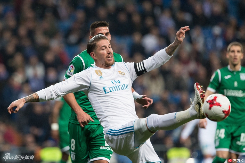 拉莫斯大脚解围