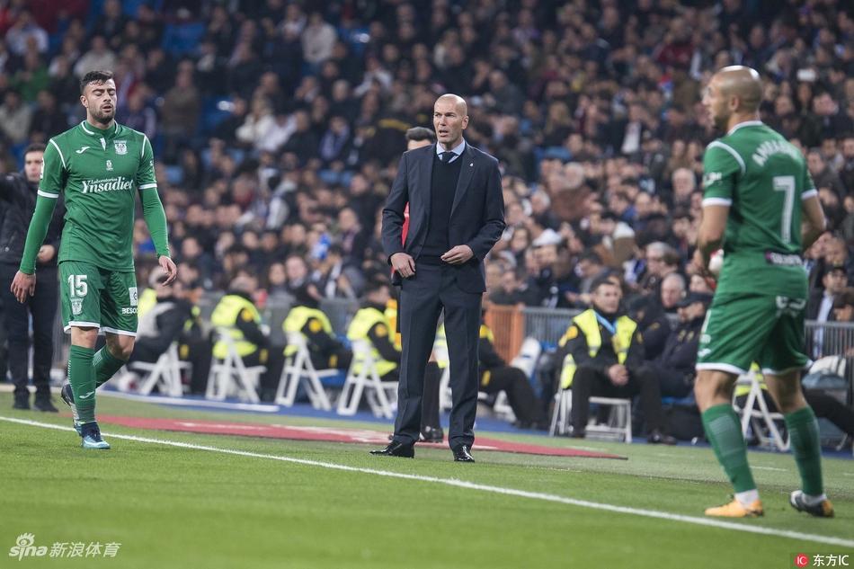 齐达内场边指挥