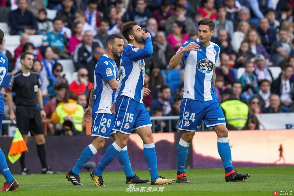 阿德里安破门庆祝