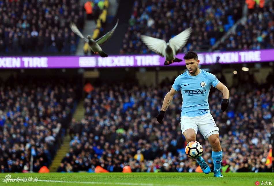 阿圭罗带球突破