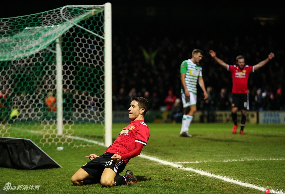 埃雷拉破门滑跪