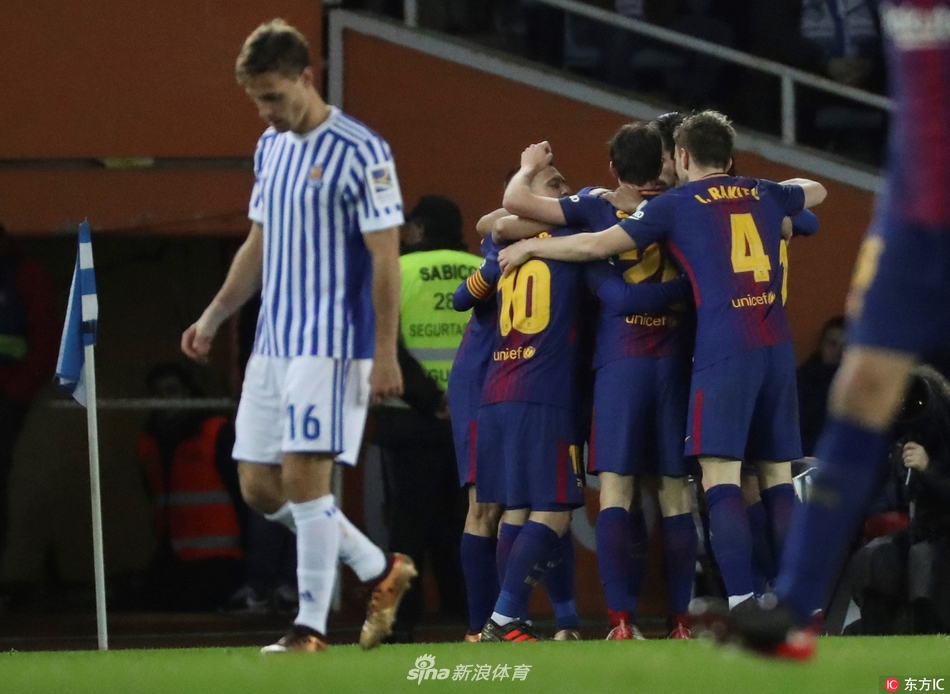 巴萨众将庆祝
