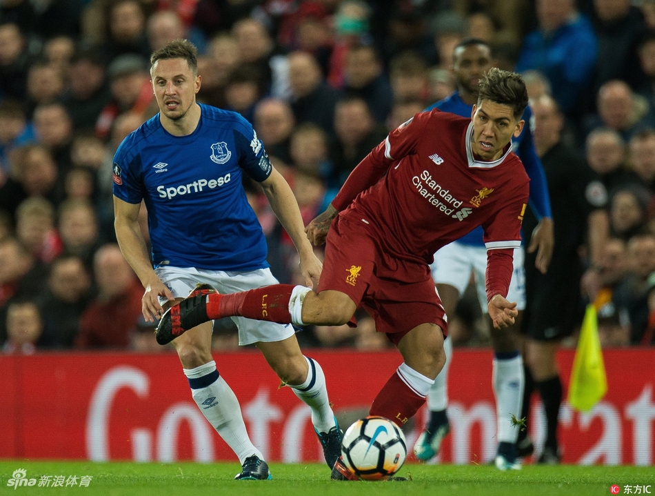 菲尔米诺前场拼抢